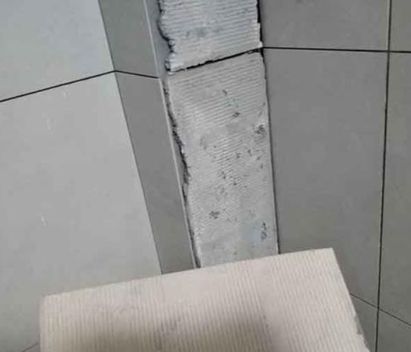 汨罗瓷砖空鼓维修公司分享下厨房瓷砖脱落的补救措施。